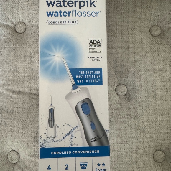 Water Pik Cordless Plus with 4 Tips - Picture 4 of 6